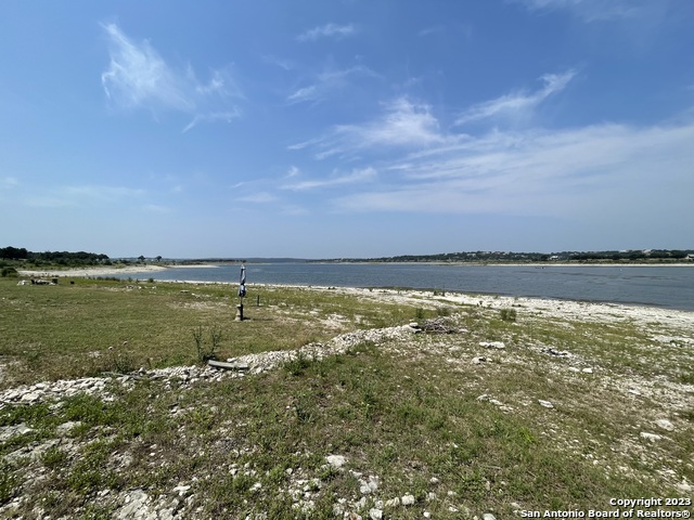 Image 9 of 19 For 2184 Lakeshore