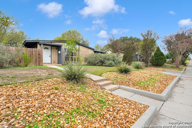 Image 2 of 15 For 142 Shady Rill