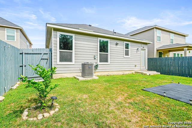 Listing photo id 21 for 1919 Overlook Knoll