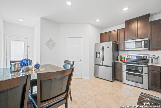 Listing photo id 1 for 1919 Overlook Knoll