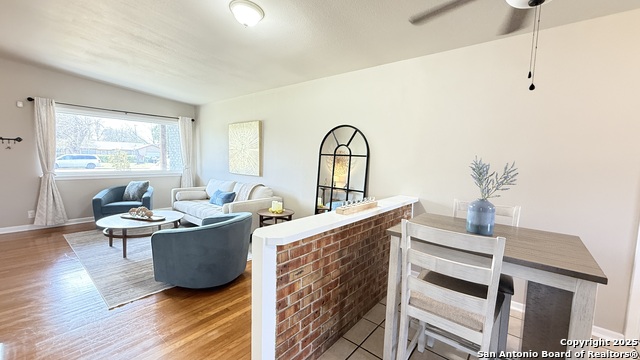 Listing photo id 2 for 4227 Eisenhauer