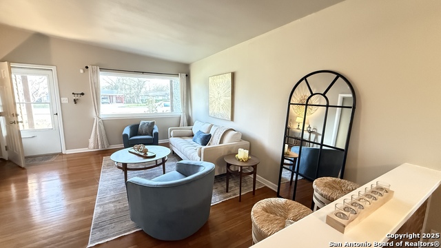 Listing photo id 3 for 4227 Eisenhauer