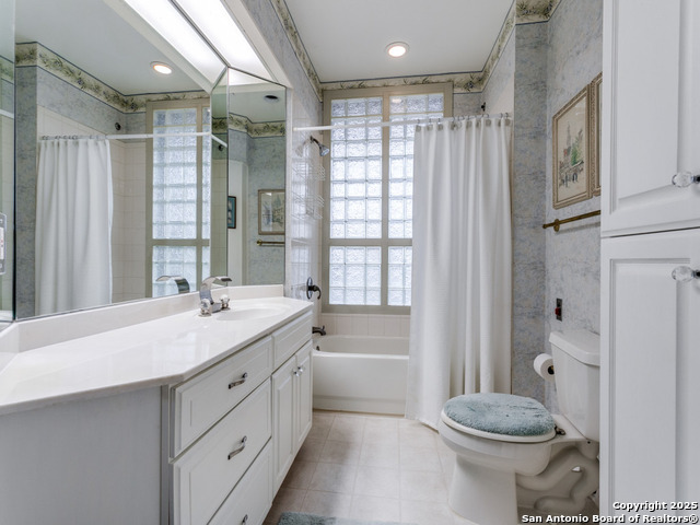 Image 21 of 29 For 1 Towers Park Ln  412