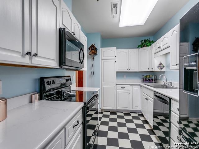 Image 3 of 29 For 1 Towers Park Ln  412