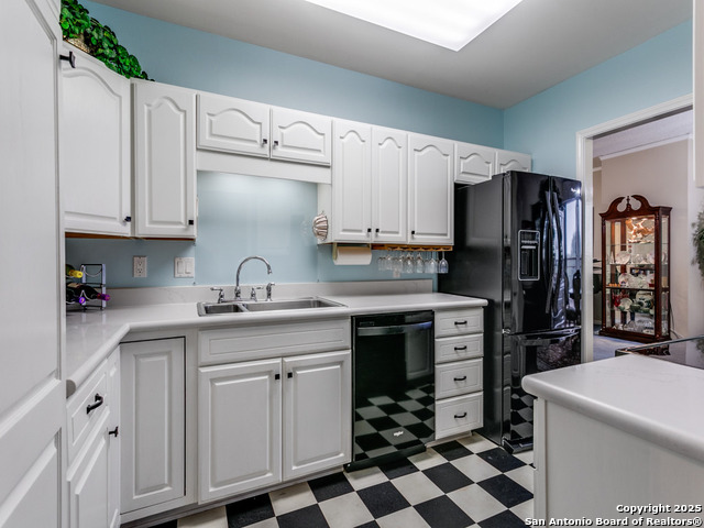 Image 5 of 29 For 1 Towers Park Ln  412