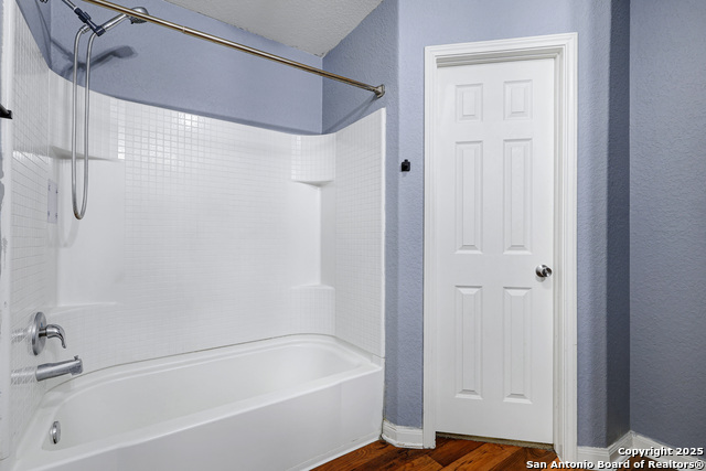 Image 21 of 30 For 6330 Lake Victoria