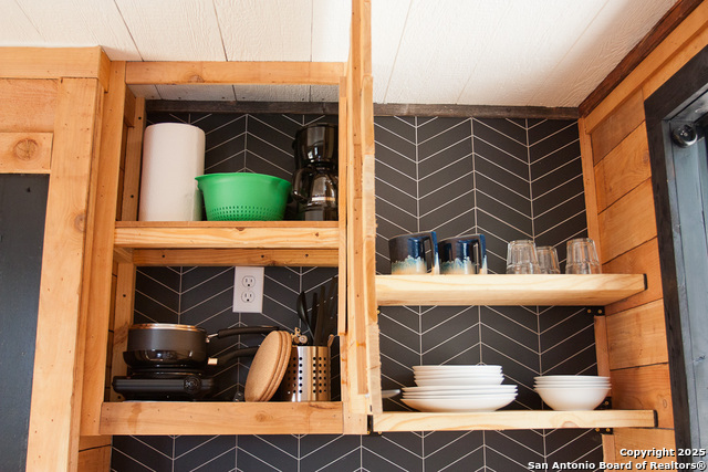 Image 10 of 49 For 607 Mountain