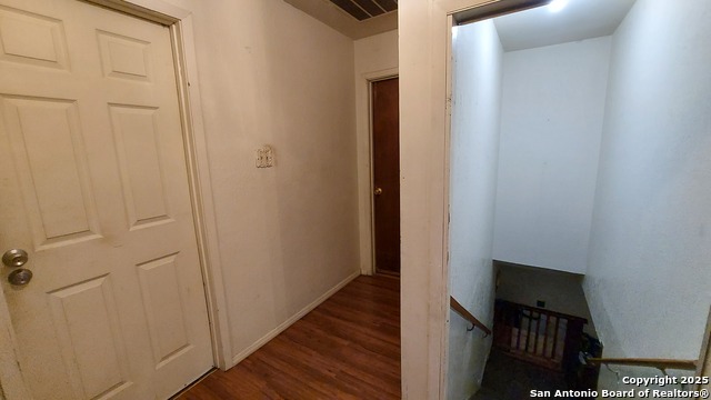 Image 19 of 37 For 119 Bank