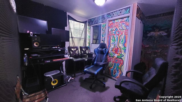 Image 22 of 37 For 119 Bank