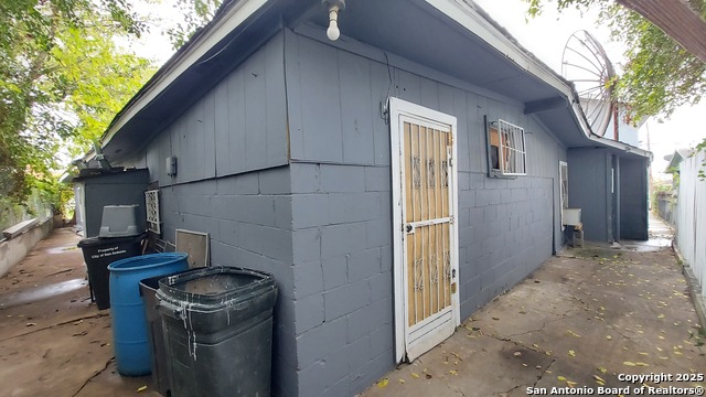 Image 23 of 37 For 119 Bank