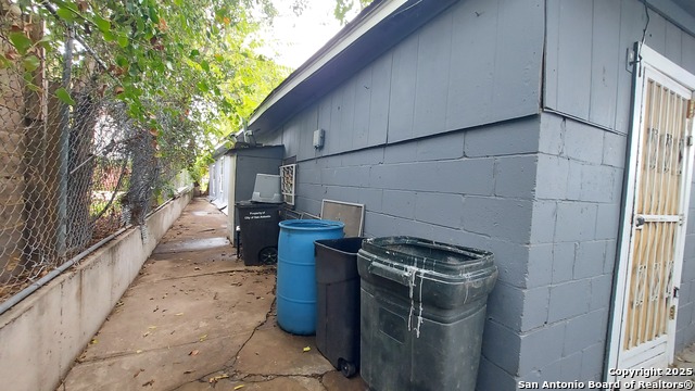 Image 24 of 37 For 119 Bank