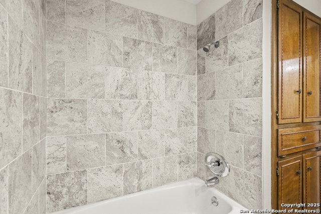 Image 29 of 35 For 162 Amistad