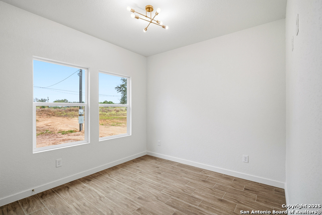 Image 13 of 27 For 15129 Norvell