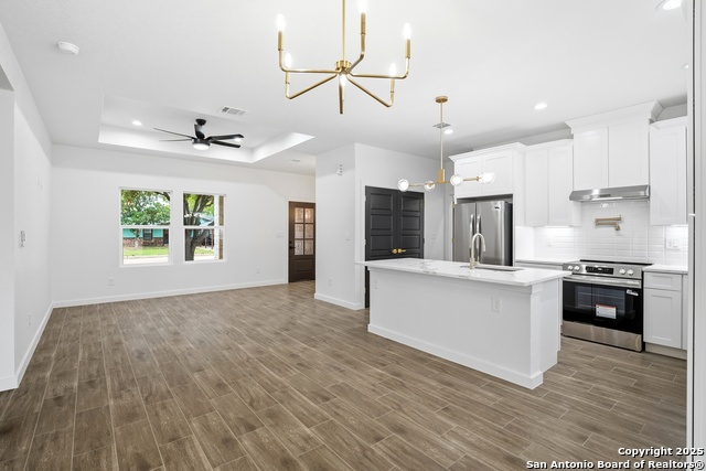 Image 5 of 27 For 15129 Norvell