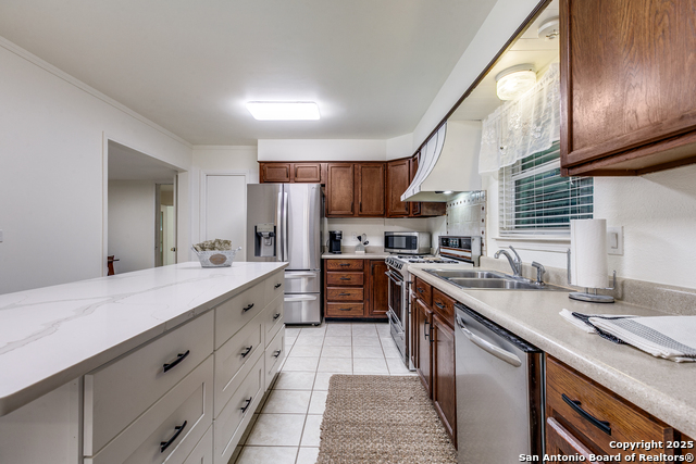 Image 12 of 30 For 230 One Oak Dr.