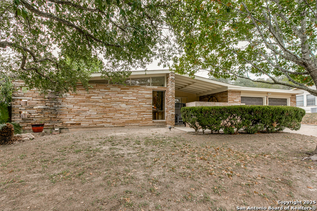 Image 3 of 30 For 230 One Oak Dr.