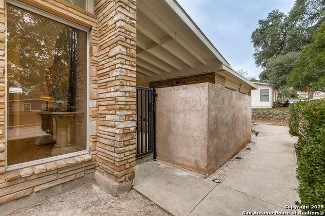 Image 6 of 30 For 230 One Oak Dr.