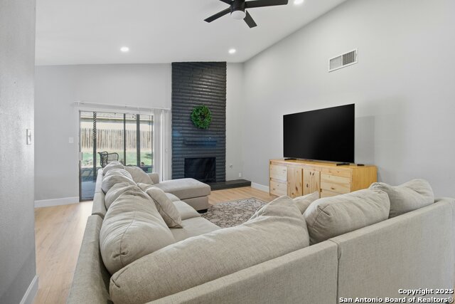 Image 7 of 29 For 8571 Timber Briar St