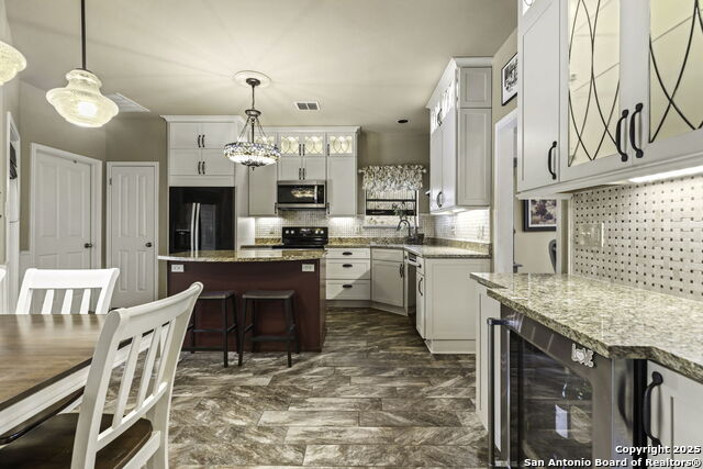 Listing photo id 9 for 306 Oak Knoll