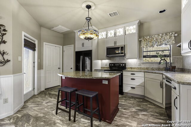 Listing photo id 10 for 306 Oak Knoll