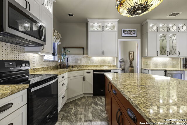 Listing photo id 11 for 306 Oak Knoll