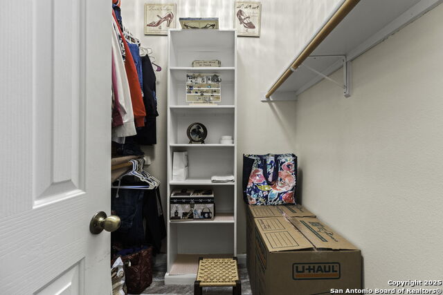 Listing photo id 16 for 306 Oak Knoll