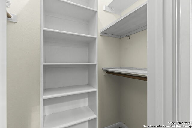 Listing photo id 17 for 306 Oak Knoll