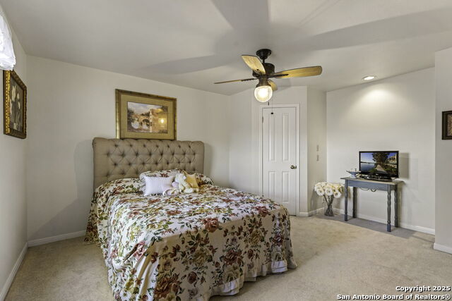 Listing photo id 22 for 306 Oak Knoll