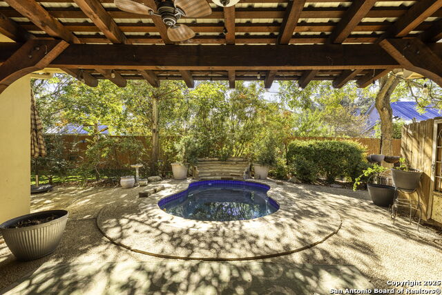 Listing photo id 29 for 306 Oak Knoll