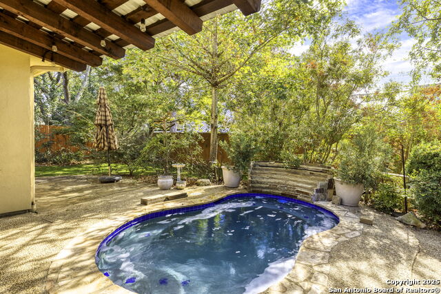 Listing photo id 31 for 306 Oak Knoll