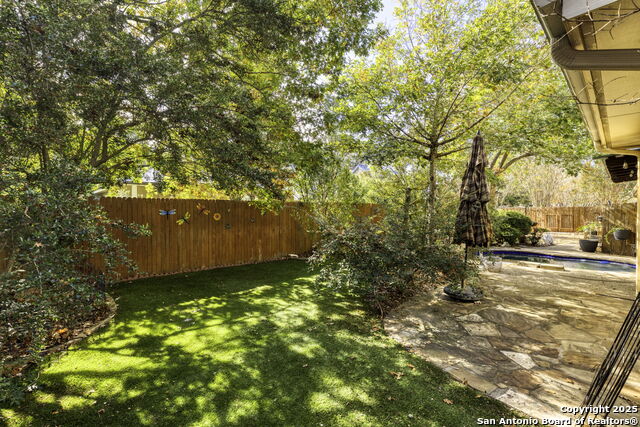 Listing photo id 32 for 306 Oak Knoll