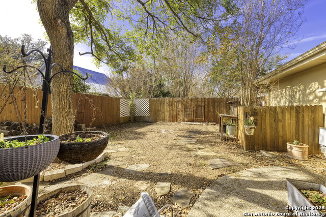 Listing photo id 33 for 306 Oak Knoll