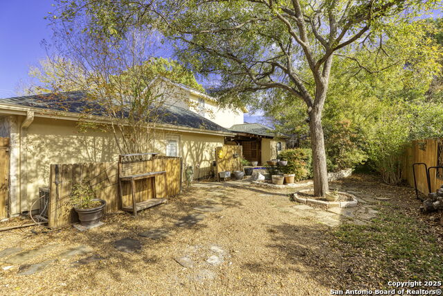 Listing photo id 34 for 306 Oak Knoll