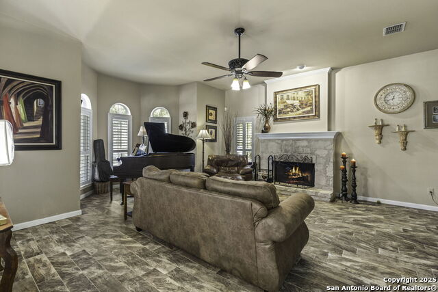 Listing photo id 4 for 306 Oak Knoll