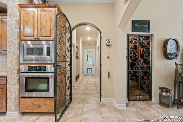 Image 24 of 50 For 325 Whitestone