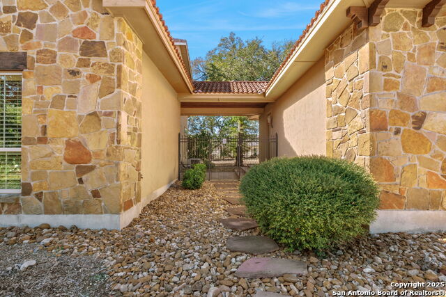 Image 38 of 50 For 325 Whitestone