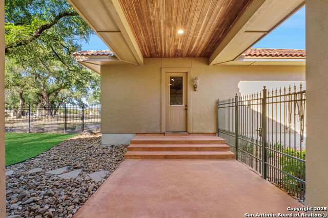 Image 39 of 50 For 325 Whitestone