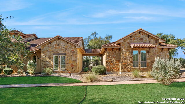 Image 4 of 50 For 325 Whitestone