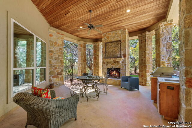 Image 44 of 50 For 325 Whitestone