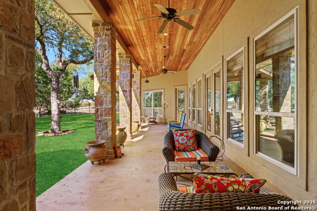 Image 45 of 50 For 325 Whitestone