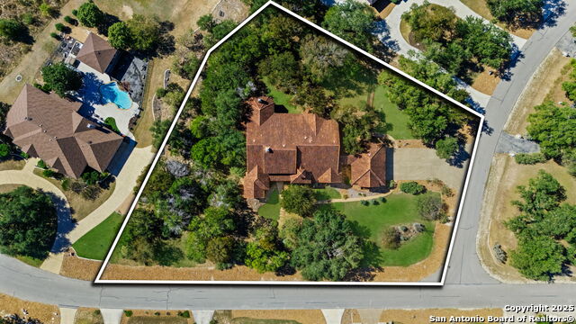 Image 47 of 50 For 325 Whitestone