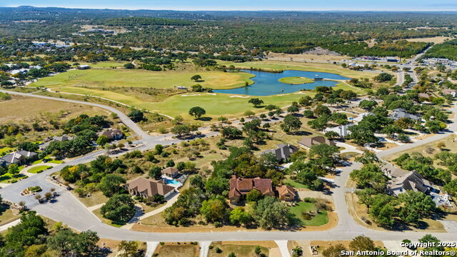 Image 48 of 50 For 325 Whitestone