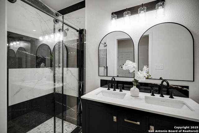 Image 10 of 18 For 520 Mistletoe W