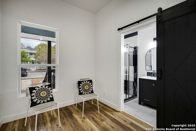 Image 11 of 18 For 520 Mistletoe W