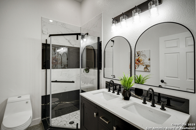 Image 13 of 18 For 520 Mistletoe W