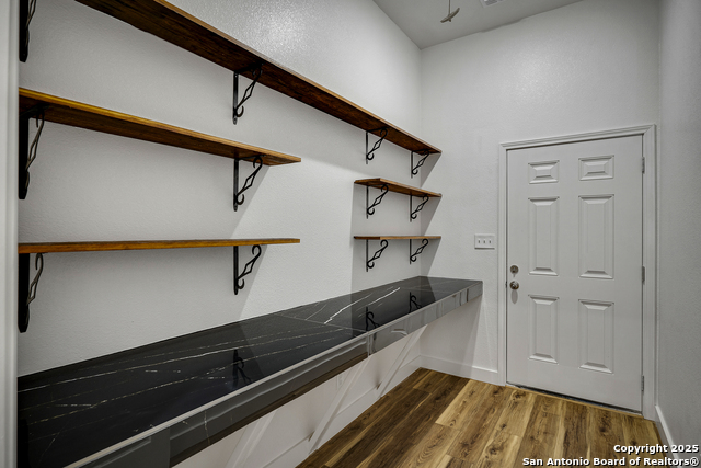 Image 15 of 18 For 520 Mistletoe W