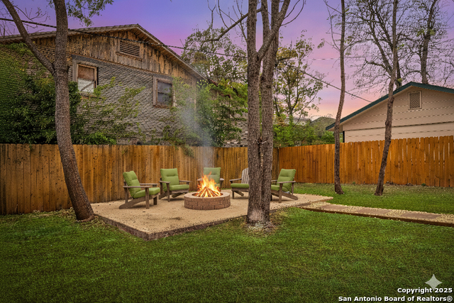 Image 17 of 18 For 520 Mistletoe W