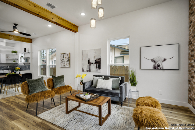 Image 3 of 18 For 520 Mistletoe W