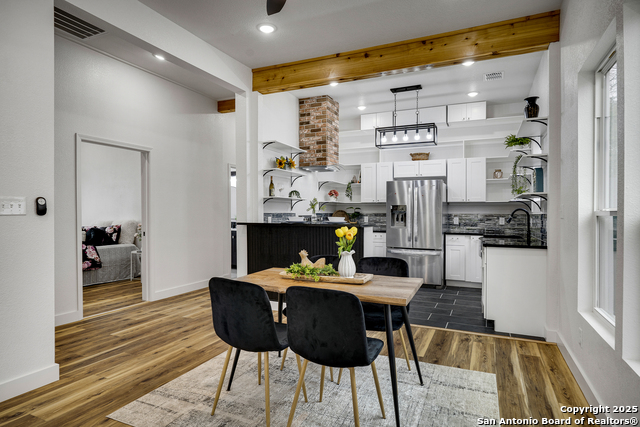 Image 5 of 18 For 520 Mistletoe W