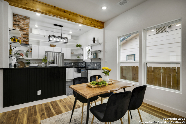 Image 6 of 18 For 520 Mistletoe W